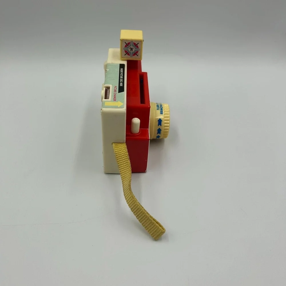 Fisher-Price 2011 Changeable Picture Disc Toy Camera, Discs‎ are NOT Included